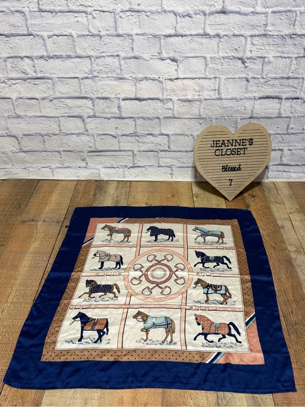 Derby Equestrian Horse Scarf Luxury Theme Horsebit
Pre owned great condition